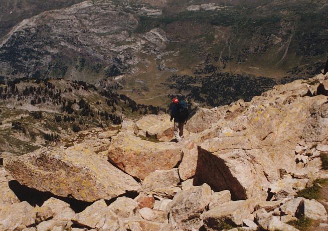 Durch Geröll hinab zur Hütte