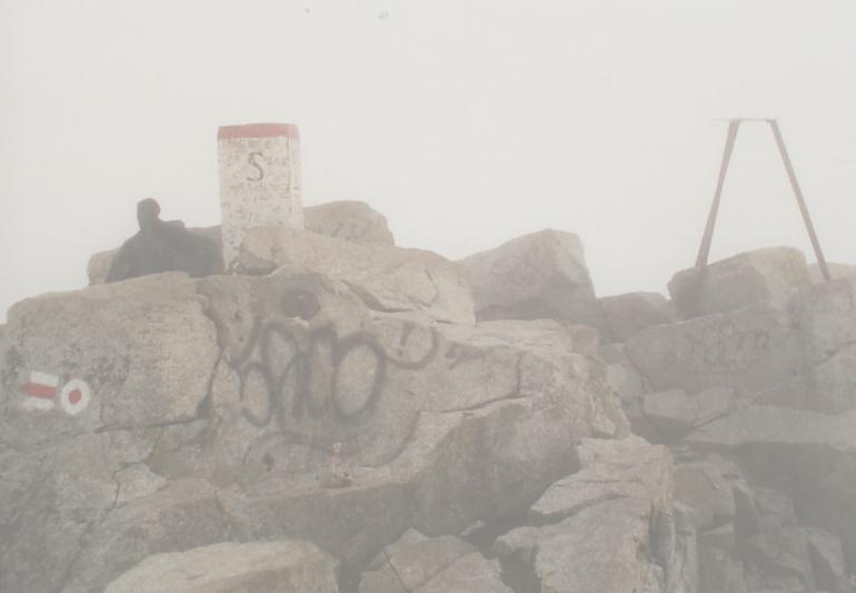 1. Versuch: Dichte Wolken umhüllen den Gipfel