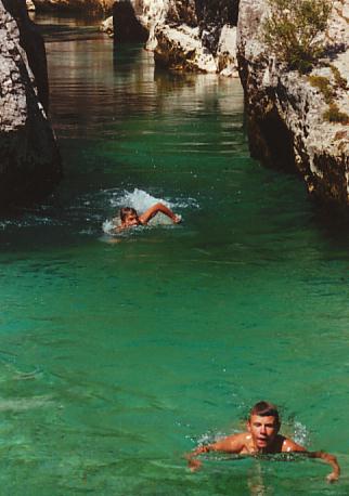 Erfrischung im eiskalten Socawasser