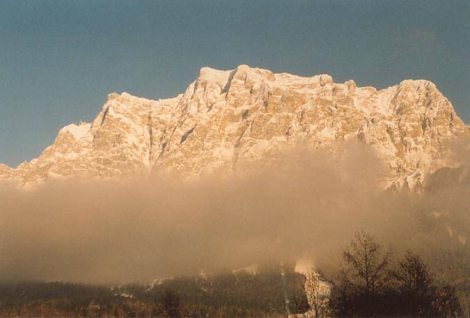 Wetterstein-Westwand über Ehrwald (Februar 2003)