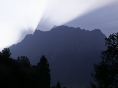 Wettersteinwestwand am Morgen